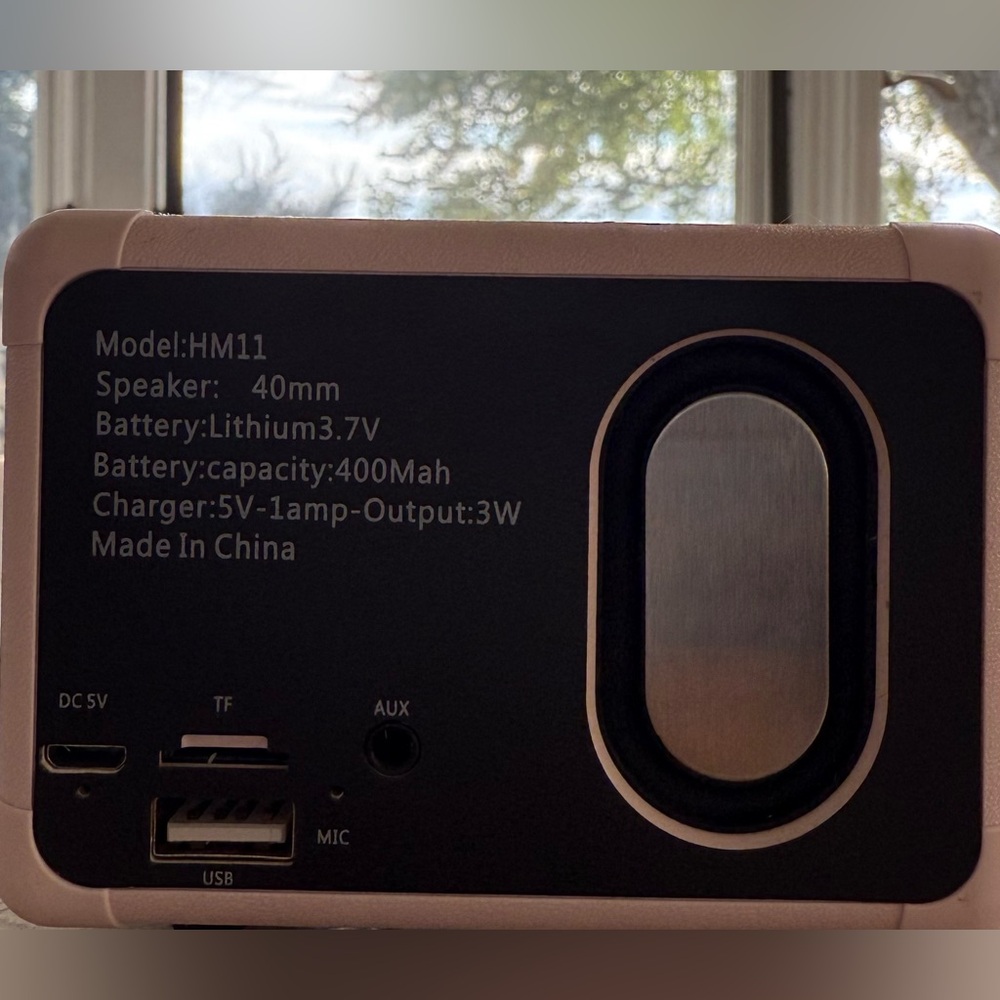 Retro portable Bluetooth speaker - Picture 2 of 9